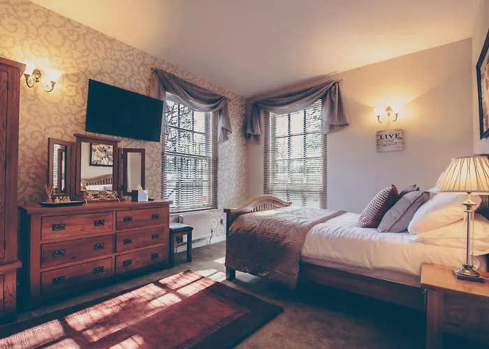 De Courceys Manor Suites & Cottages
