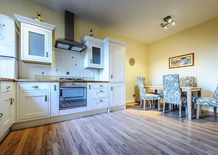 De Courceys Manor Suites & Cottages
