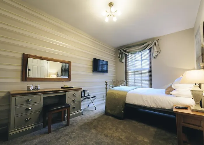 De Courceys Manor Suites & Cottages