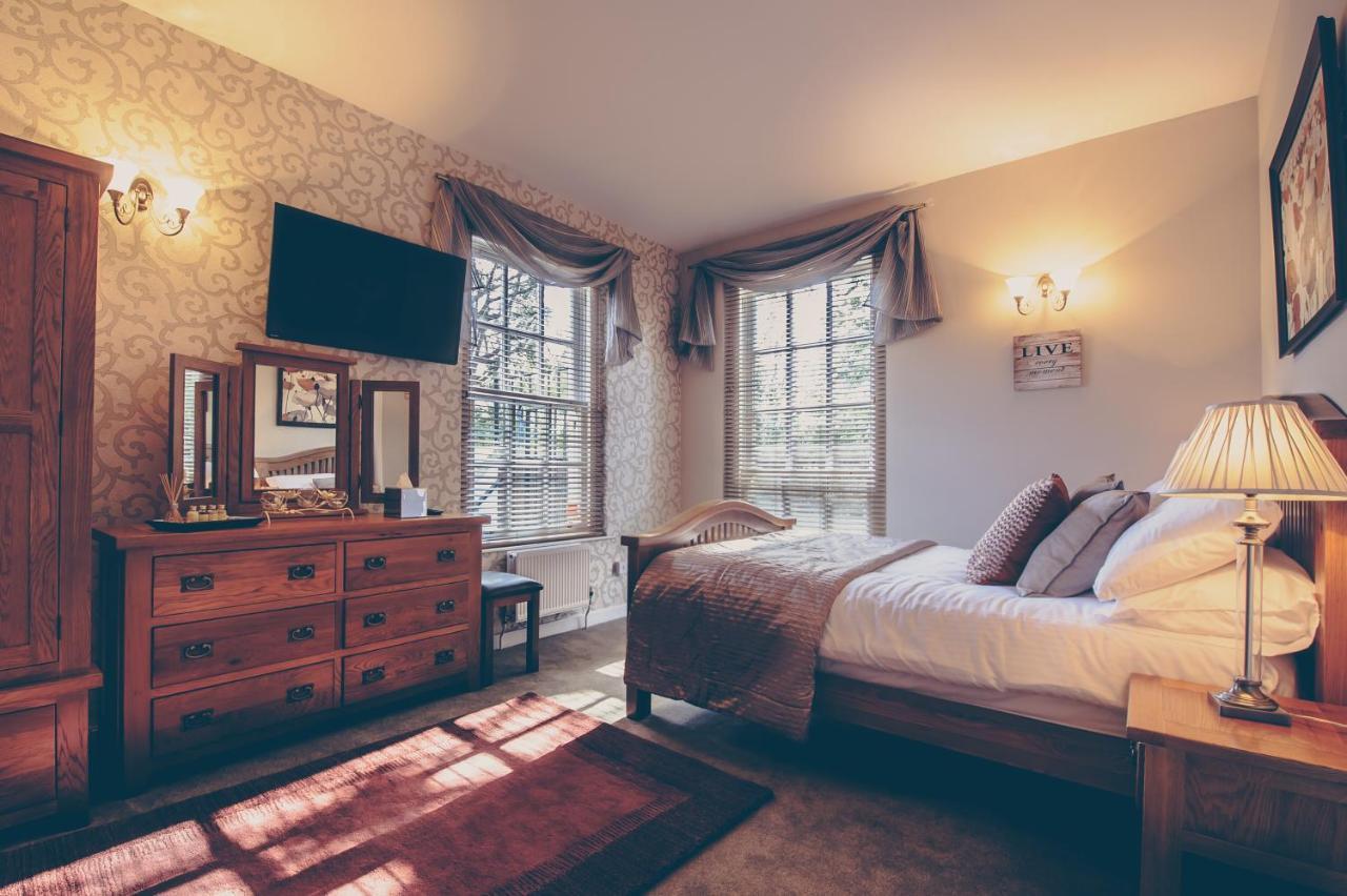 Landhuis De Courceys Manor & Cardiff