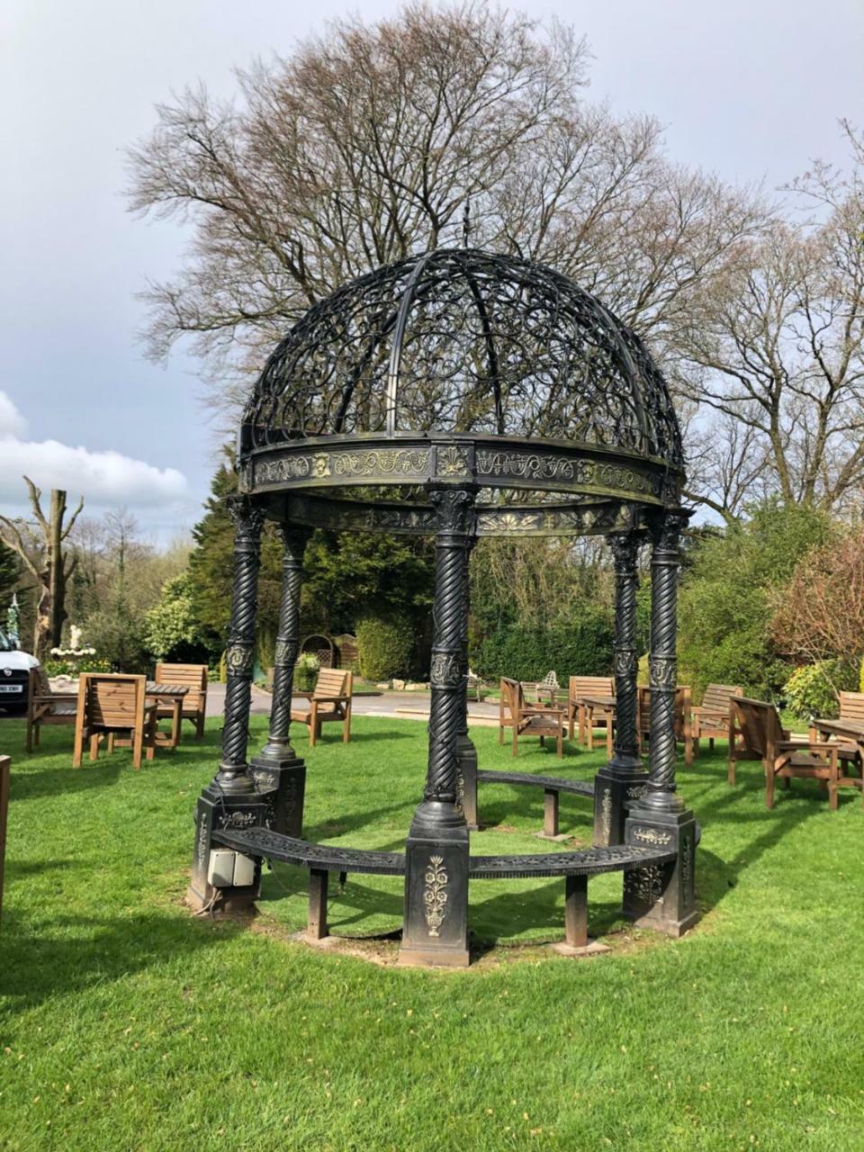 De Courceys Manor &