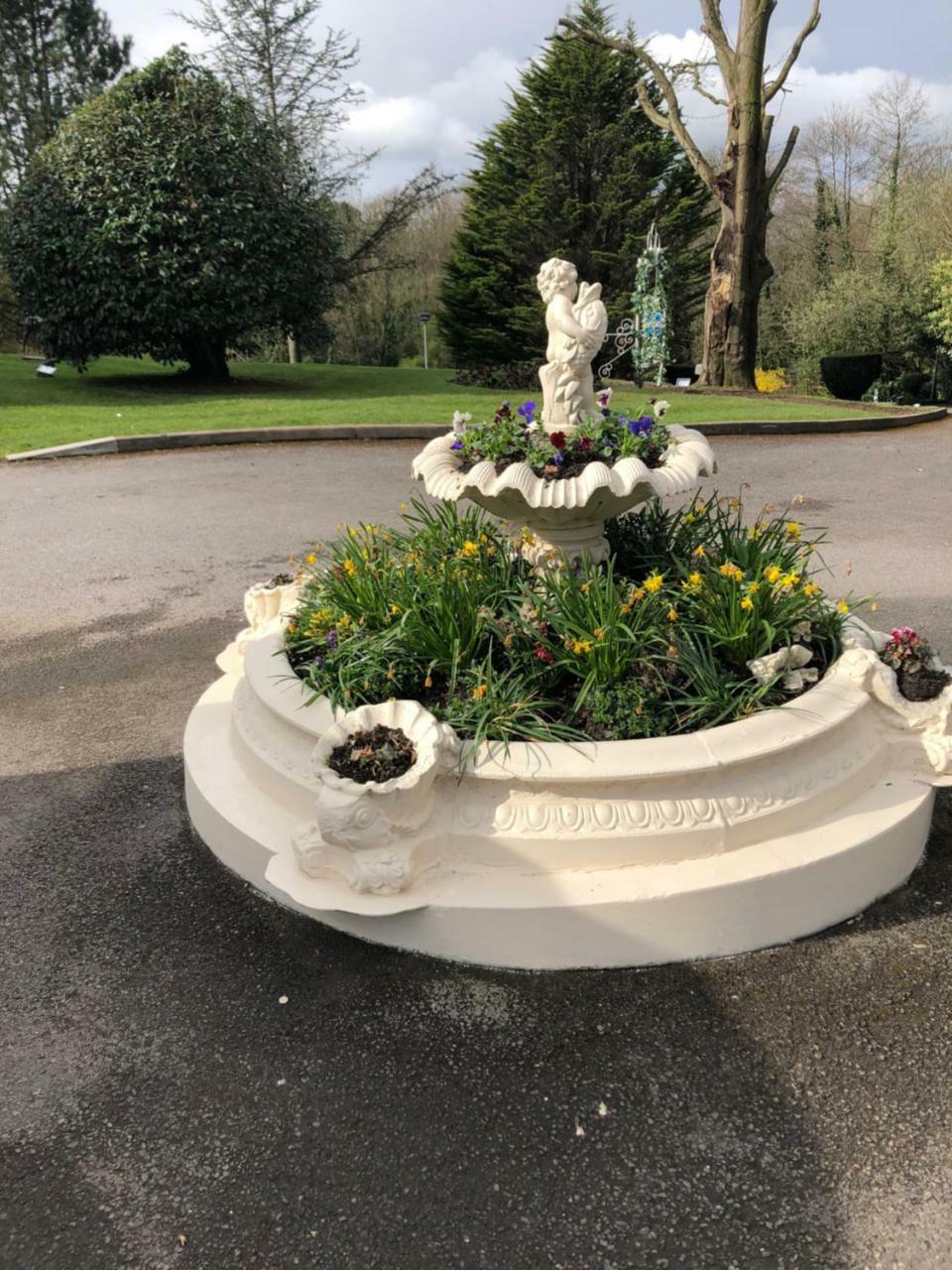 De Courceys Manor & * Cardiff